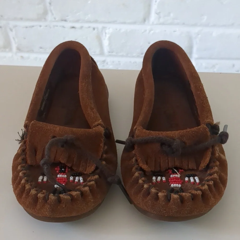 Minnetonka beaded thunderbird slip on Moccasin